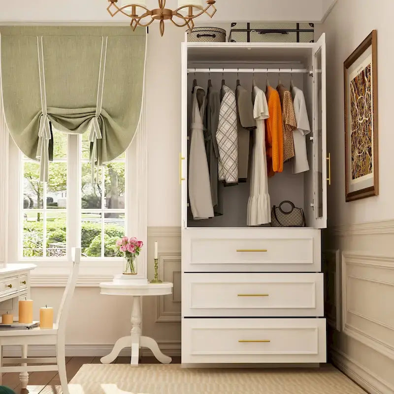 Armoire de garde-robe blanche : Conception à double porte vitrée avec poignées dorées et tringle à vêtements, idéale pour organiser les vêtements