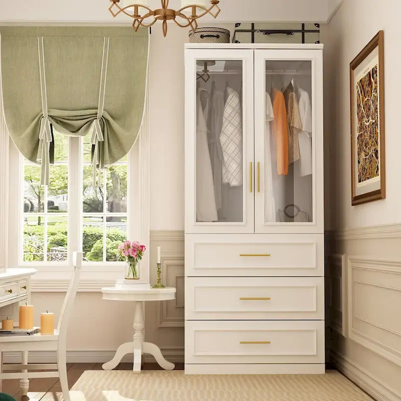 Armoire de garde-robe blanche : Conception à double porte vitrée avec poignées dorées et tringle à vêtements, idéale pour organiser les vêtements