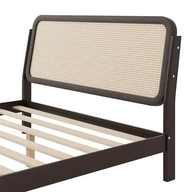 Lit plateforme Queen avec tête de lit LED et détails en rotin | Bois de pin | Pas besoin de sommier tapissier