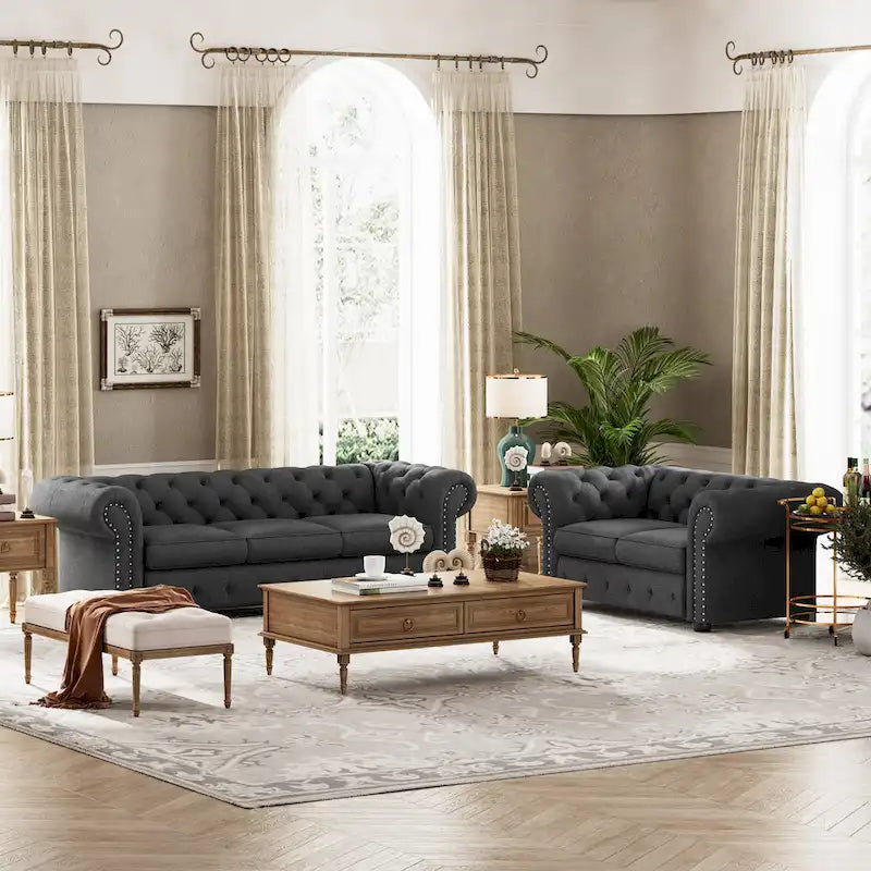 Ensemble canapé Chesterfield et causeuse 2 places capitonnés | Tissu lin | Accoudoirs roulés | Coloris beige/gris