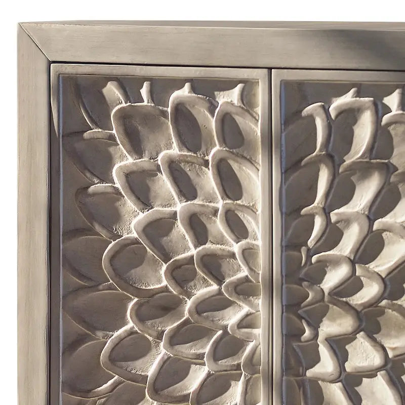 Meuble d'appoint en bois floral blanc | 3 étagères | 2 portes | Finition vieillie | Style ferme | 81 cm L
