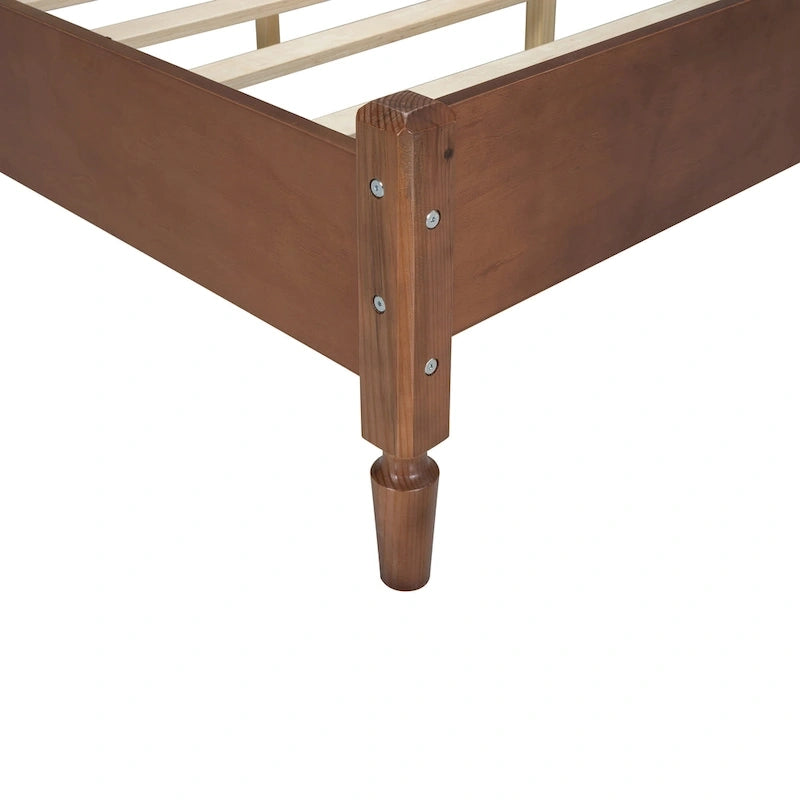 Lit plateforme en bois avec tête de lit en rotin naturel